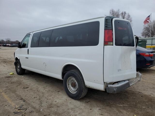 1GAHG39R821243451 - 2002 CHEVROLET EXPRESS G3 WHITE photo 2