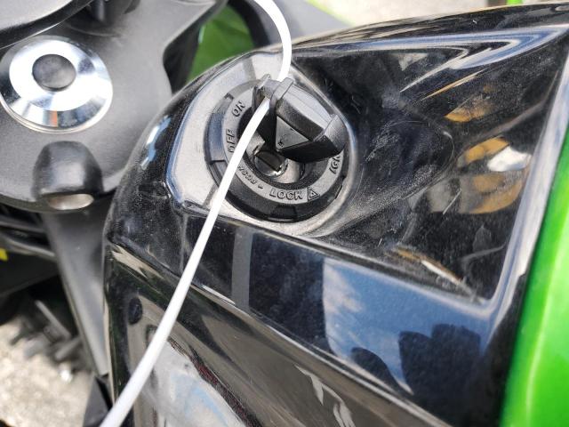 JKAEXEE19GDA22353 - 2016 KAWASAKI EX650 E GREEN photo 8