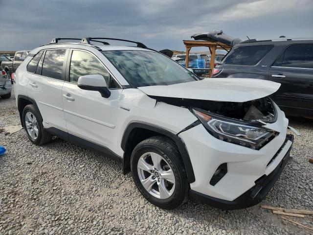 JTMRWRFV2LD068052 - 2020 TOYOTA RAV4 XLE WHITE photo 4