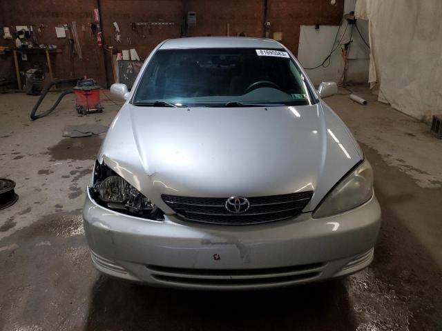 4T1BE30K82U100402 - 2002 TOYOTA CAMRY LE SILVER photo 5