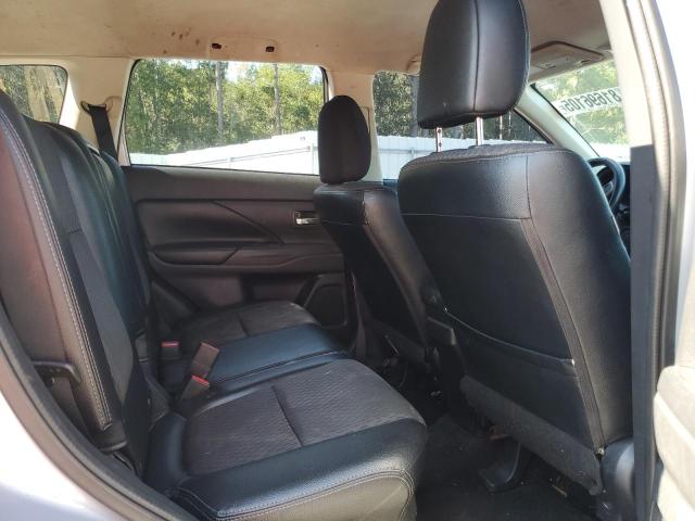 JA4AD3A3XFZ000573 - 2015 MITSUBISHI OUTLANDER SE 银色 照片 11