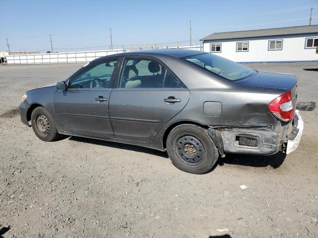 JTDBE32K030172320 - 2003 TOYOTA CAMRY LE Grau Foto 2