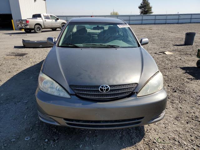 JTDBE32K030172320 - 2003 TOYOTA CAMRY LE Grau Foto 5