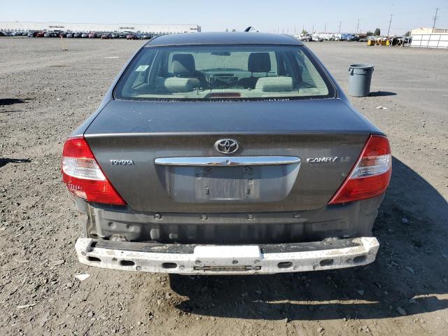 JTDBE32K030172320 - 2003 TOYOTA CAMRY LE Grau Foto 6