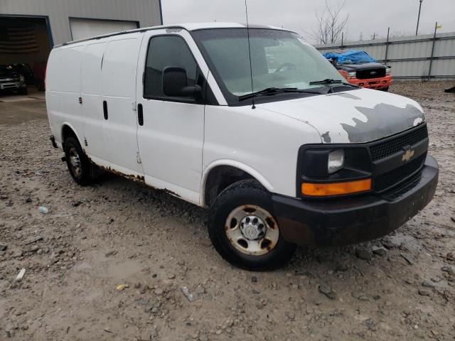 1GCGG25VX71247380 - 2007 CHEVROLET EXPRESS G2 WHITE photo 4