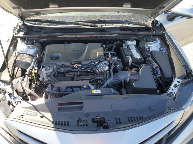 4T1G11AK8NU669632 - 2022 TOYOTA CAMRY SE 银色 照片 11