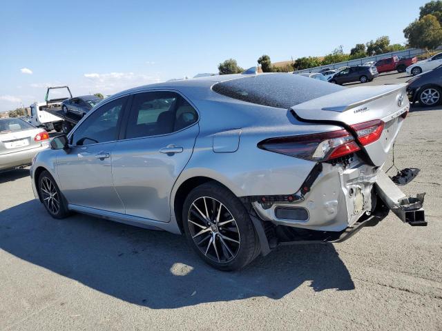 4T1G11AK8NU669632 - 2022 TOYOTA CAMRY SE 银色 照片 2