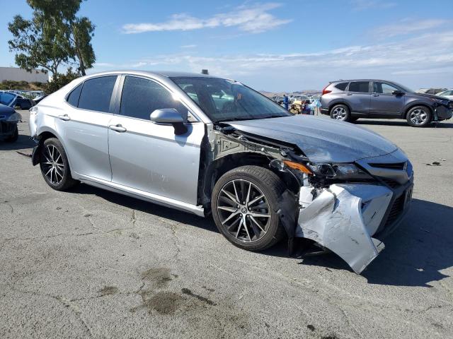 4T1G11AK8NU669632 - 2022 TOYOTA CAMRY SE 银色 照片 4