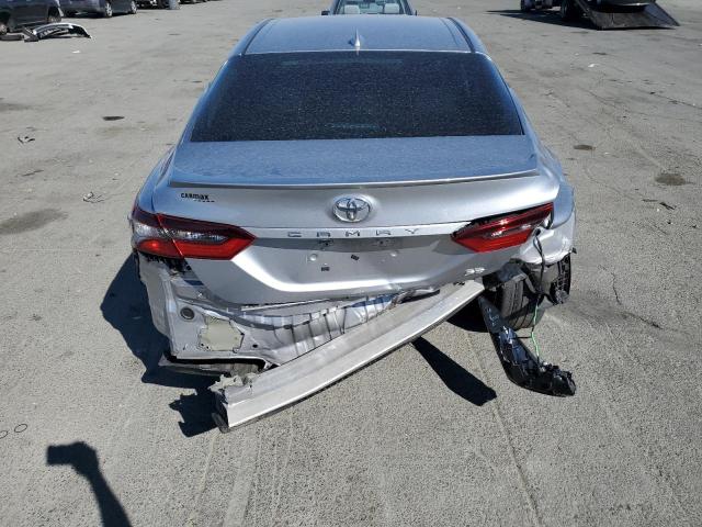 4T1G11AK8NU669632 - 2022 TOYOTA CAMRY SE 银色 照片 6