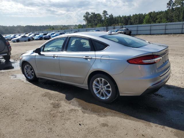 3FA6P0HD0LR219063 - 2020 FORD FUSION SE Արծաթագույն լուսանկար 2