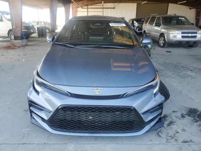 JTDP4MCE7P3517001 - 2023 TOYOTA COROLLA SE Gris foto 5