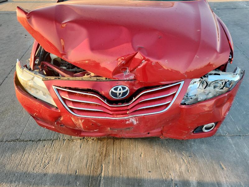 4T1BF3EK8BU752443 - 2011 TOYOTA CAMRY BASE RED photo 11