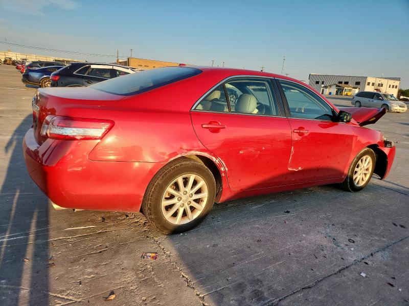 4T1BF3EK8BU752443 - 2011 TOYOTA CAMRY BASE RED photo 3