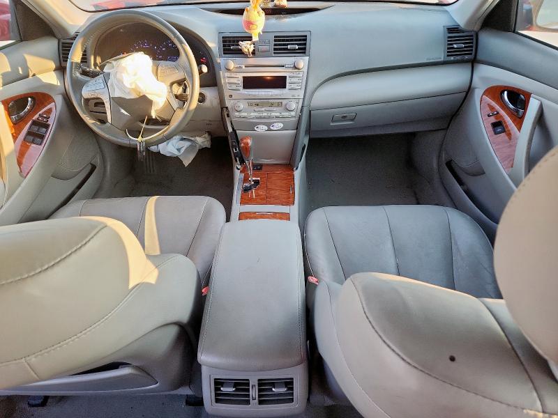 4T1BF3EK8BU752443 - 2011 TOYOTA CAMRY BASE RED photo 8