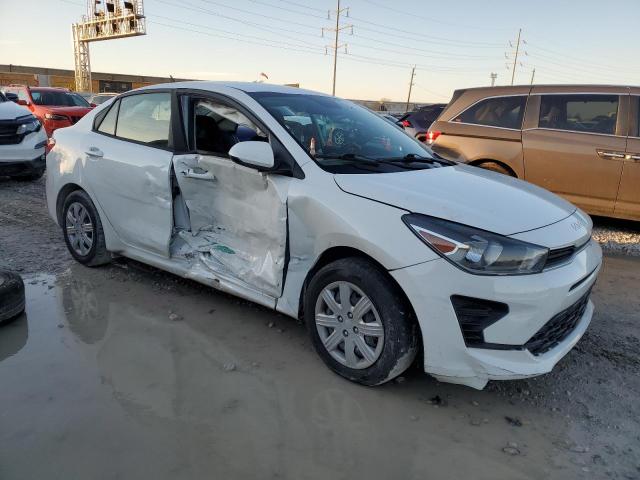3KPA24AD8NE438285 - 2022 KIA RIO LX WHITE photo 4