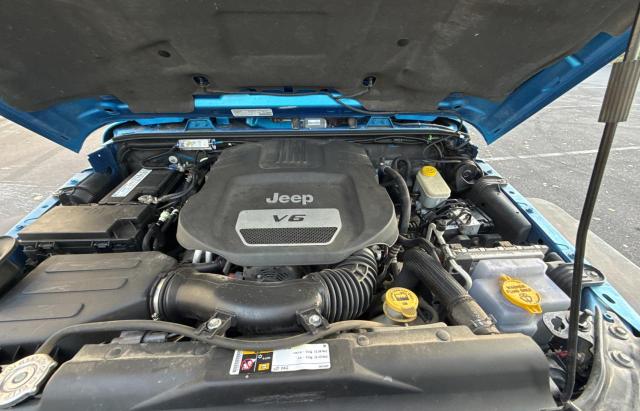 1C4BJWEG4EL264715 - 2014 JEEP WRANGLER U SAHARA Կապույտ լուսանկար 7