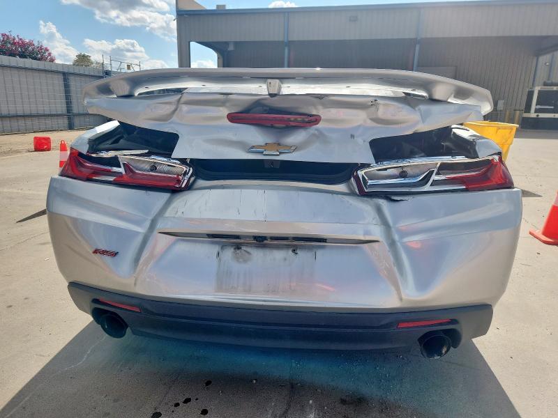 1G1FB3DS6H0136784 - 2017 CHEVROLET CAMARO LT ვერცხლისფერი ფოტო 6