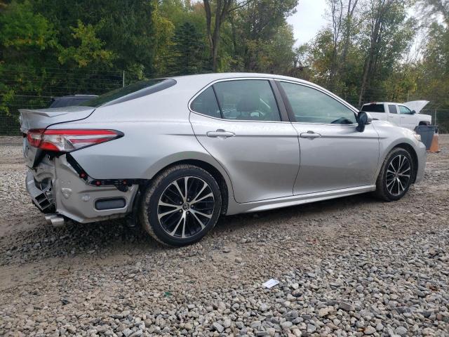 4T1B11HK2JU061955 - 2018 TOYOTA CAMRY L ვერცხლისფერი ფოტო 3