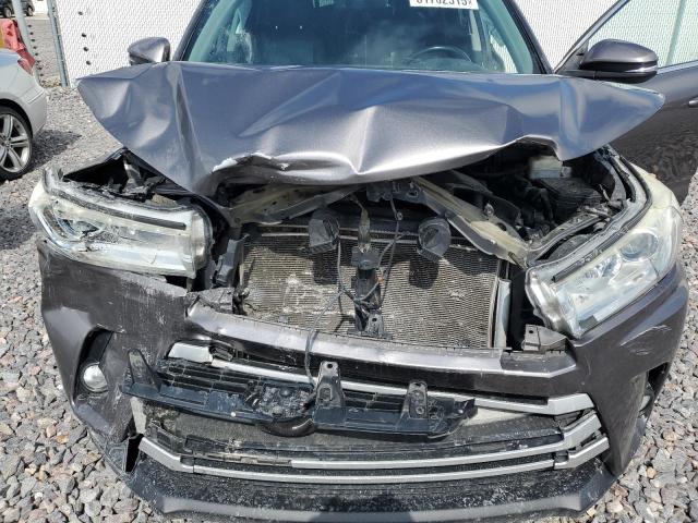 5TDJZRFHXJS544368 - 2018 TOYOTA HIGHLANDER SE Grau Foto 12