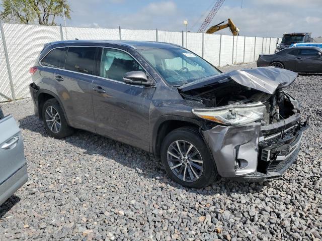 5TDJZRFHXJS544368 - 2018 TOYOTA HIGHLANDER SE Grau Foto 4