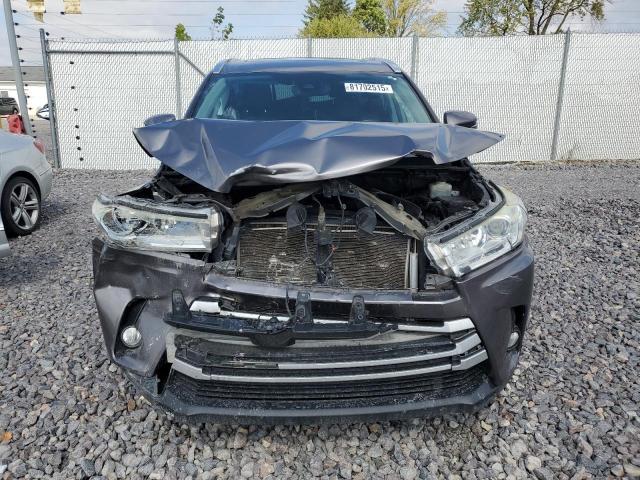 5TDJZRFHXJS544368 - 2018 TOYOTA HIGHLANDER SE Grau Foto 5