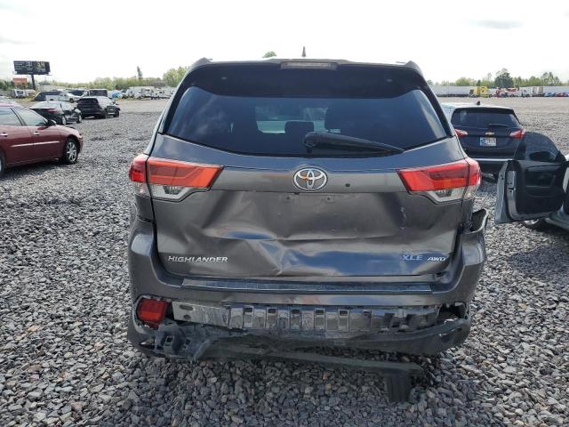 5TDJZRFHXJS544368 - 2018 TOYOTA HIGHLANDER SE Grau Foto 6