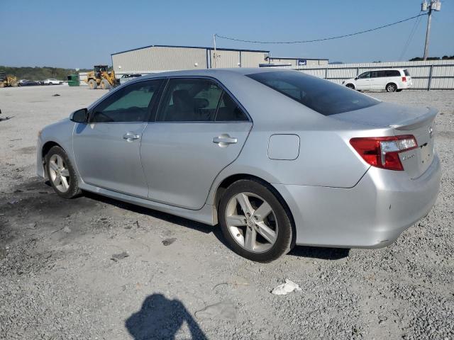 4T1BF1FK6CU195553 - 2012 TOYOTA CAMRY BASE Gris photo 2