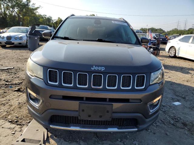 3C4NJDCBXJT400692 - 2018 JEEP COMPASS LIMITED Gris photo 5