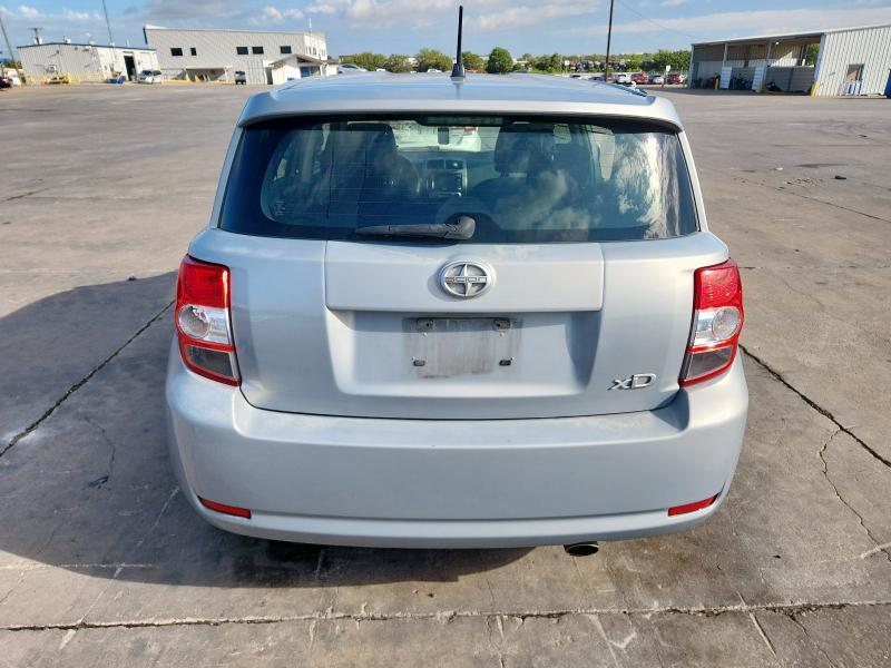 JTKKUPB46D1037259 - 2013 TOYOTA SCION XD 灰色 照片 6