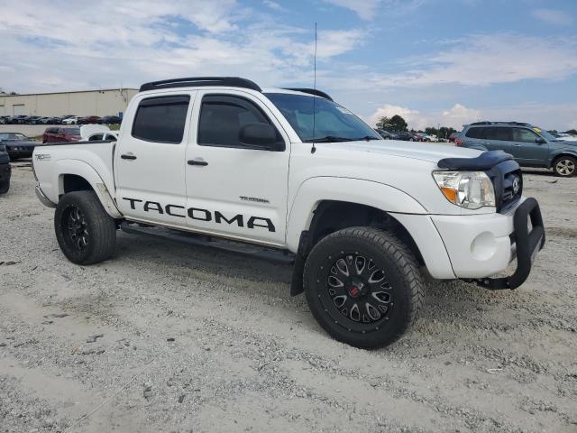 3TMJU4GN5BM110818 - 2011 TOYOTA TACOMA DOUBLE CAB PRERUNNER WHITE photo 4