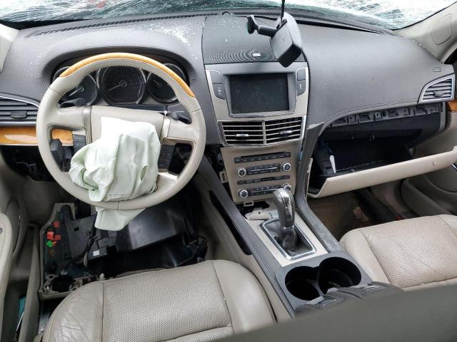 2LMHJ5AT9BBJ50048 - 2011 LINCOLN MKT WHITE photo 8