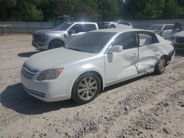 2005 TOYOTA AVALON XL, 