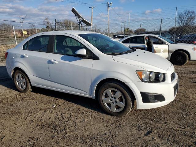 1G1JA5SG6F4121117 - 2015 CHEVROLET SONIC LS WHITE photo 4