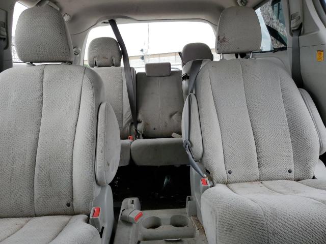 5TDKK3DC2CS191155 - 2012 TOYOTA SIENNA LE GRAY photo 10