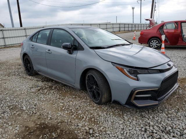 5YFS4MCE5NP135953 - 2022 TOYOTA COROLLA SE ნაცრისფერი ფოტო 4