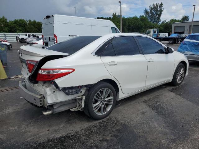4T1BF1FK5HU312031 - 2017 TOYOTA CAMRY LE WHITE photo 3