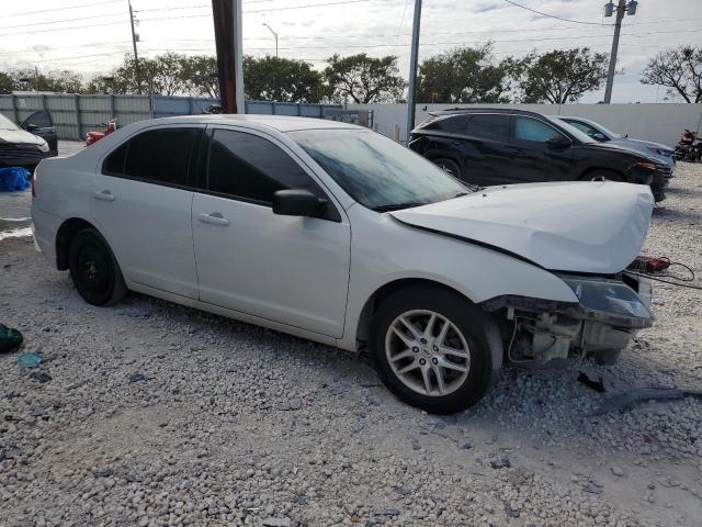 3FAHP0GA7BR239745 - 2011 FORD FUSION S WHITE photo 4