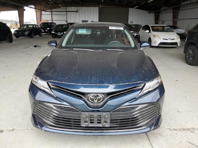4T1B11HK7JU612123 - 2018 TOYOTA CAMRY L BLUE photo 5