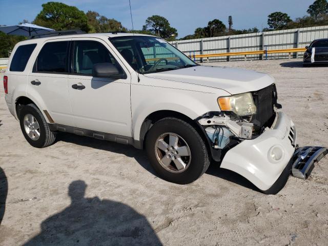 1FMCU03739KA87724 - 2009 FORD ESCAPE XLT WHITE photo 4