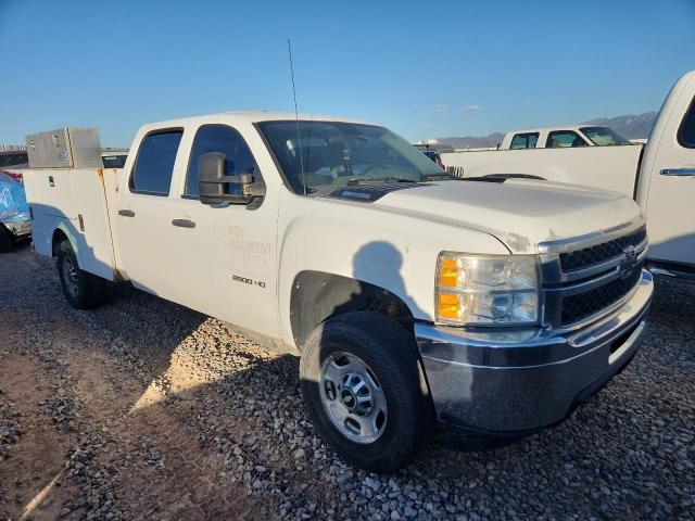 1GC1KVC81BF209289 - 2011 CHEVROLET SILVERADO K2500 HEAVY DUTY WHITE photo 4