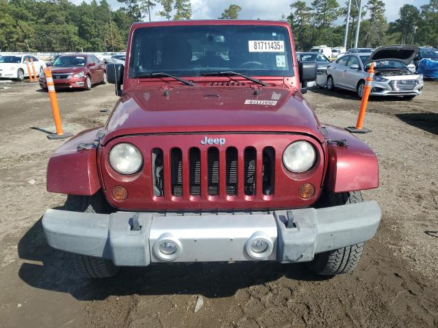 1C4BJWEG7DL521252 - 2013 JEEP WRANGLER U SAHARA Червоний фото 5