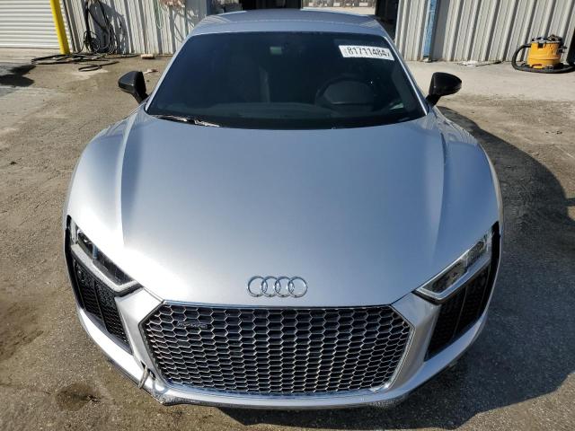 WUAKBAFX3H7901379 - 2017 AUDI R8 5.2 PLUS QUATTRO SILVER photo 5