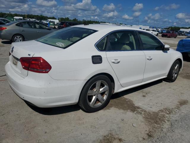 1VWBH7A35CC048175 - 2012 VOLKSWAGEN PASSAT SE Білий фото 3