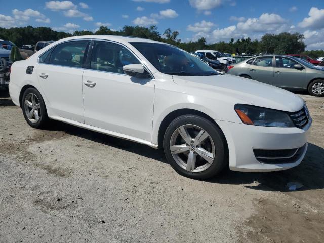 1VWBH7A35CC048175 - 2012 VOLKSWAGEN PASSAT SE Білий фото 4