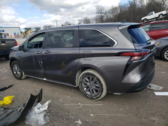 5TDYRKEC8NS110385 - 2022 TOYOTA SIENNA XLE GRAY photo 2