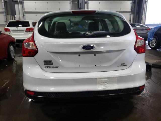 1FADP3K25DL153075 - 2013 FORD FOCUS SE WHITE photo 6