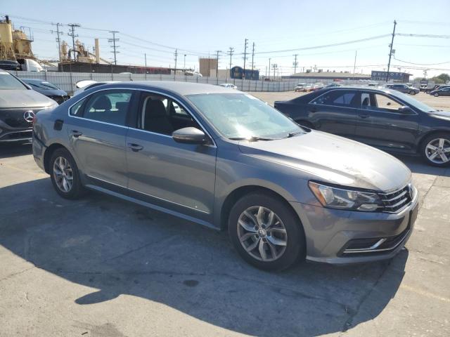 1VWAT7A3XGC019982 - 2016 VOLKSWAGEN PASSAT S رمادي صورة 4