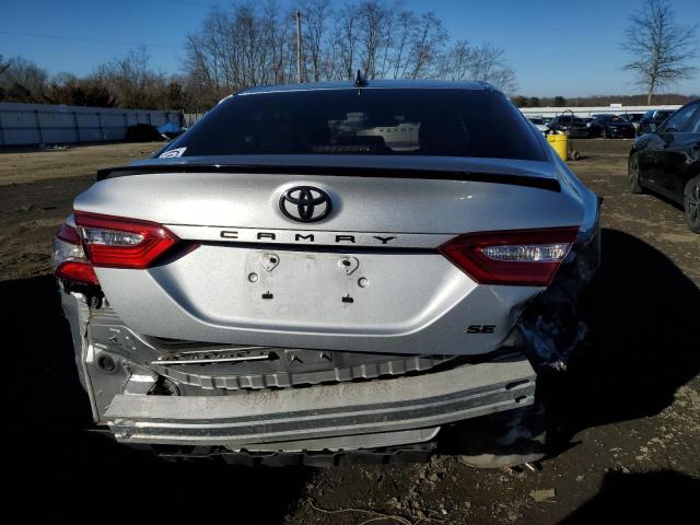 4T1G11AK6LU300894 - 2020 TOYOTA CAMRY SE SILVER photo 6