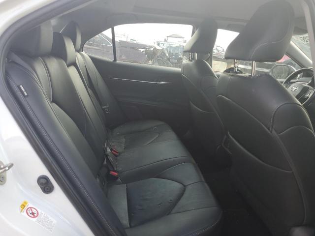 4T1B61HKXJU083834 - 2018 TOYOTA CAMRY XSE თეთრი ფოტო 10