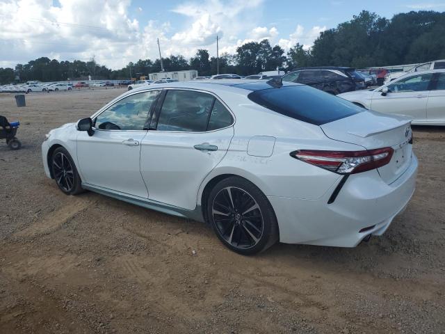 4T1B61HKXJU083834 - 2018 TOYOTA CAMRY XSE თეთრი ფოტო 2